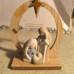 Porcelain nativity set with wooden star stable pastel 15x10x5 cm