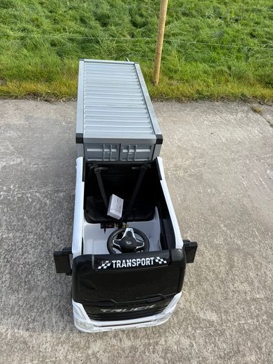 Ride-on electric container truck - white