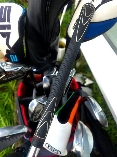 Set of Taylormade Golf Clubs