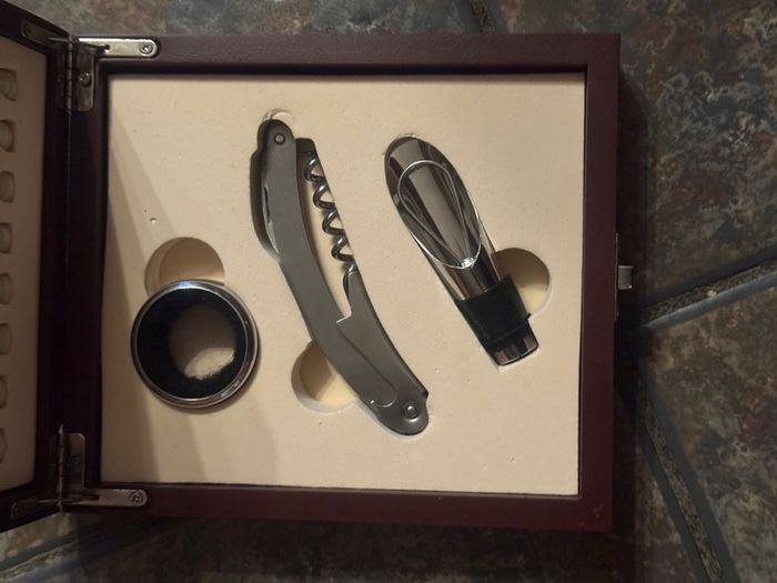 Wine set with chess