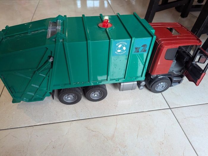 Amazing garbage Truck with bins