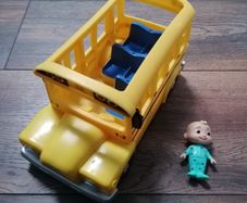 CoComelon musical yellow bus