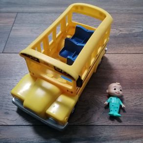 CoComelon musical yellow bus