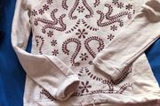 Sweatshirt with pattern on front