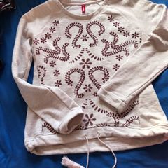Sweatshirt with pattern on front