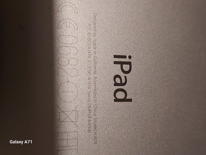 Apple Ipad Air, Excellent cosmetic condition, not powering on, for parts or repair