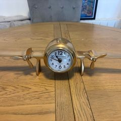 airplane clock