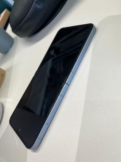 Samsung Galaxy Z Flip6 - Excellent Condition (Well Cared For)
