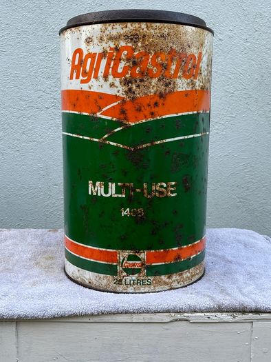 vintage oil can