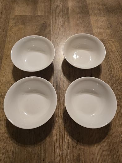 4 White Bowls