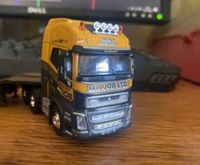 1:76 scale trucks x 2
