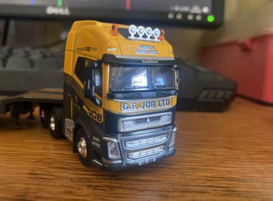 1:76 scale trucks x 2