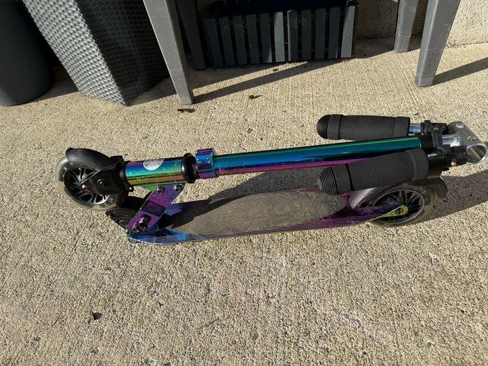 Folding scooter