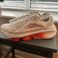 Nike Versair size 6