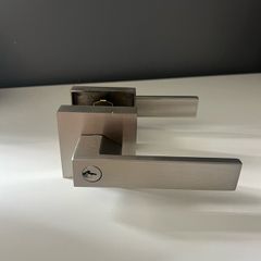 door lock  Chrome Door Handle with Integrated Lock