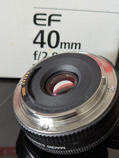 Canon EF 40mm f/2.8 STM