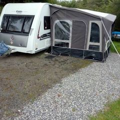 Caravan for sale & top-of-the-range free awning