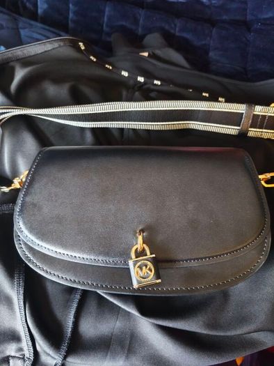 black leather Mila shoulder bag