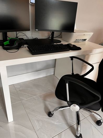 Desk Chair and Printer. Another things NOT FOR SALE.