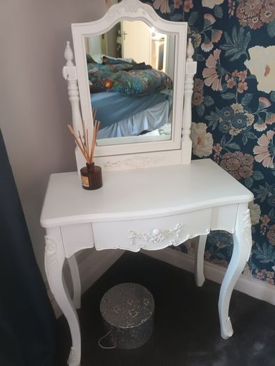 Dressing table
