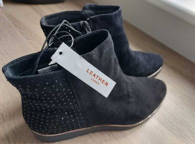 Savida Black Leather Boots with Decorative Studs