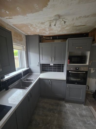 kitchen (L shape)