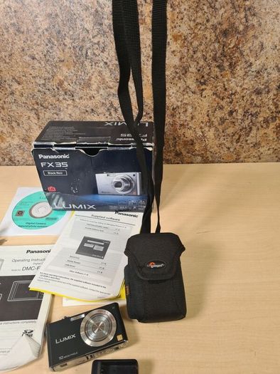 PANASONIC LUMIX FX35 digital camera 10.1MP megapixels boxed with battery charger memory card and case