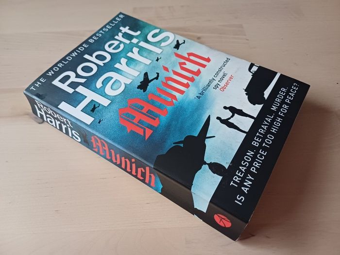 Munich by Robert Harris (Espionage Mystery Suspense Paperback 2018)