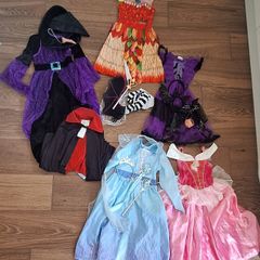 Girls dress up
