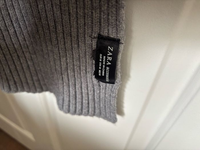 Zara long grey ribbed knit scarf