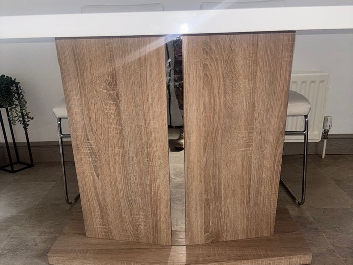 Kitchen table and 4 chairs