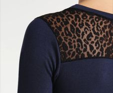 Laced detailed maternity top