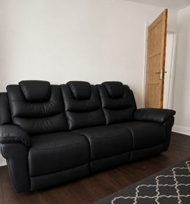 2 Leather USB recliner sofa