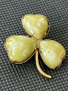 Vintage Gold Tone Connemara Shamrock / Clover Brooch