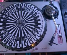 Technics 1200's - Pair