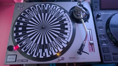Technics 1200's - Pair