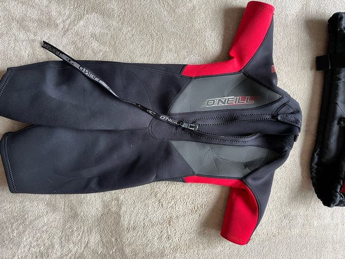 O'Neill child's 2mm shorty wetsuit and buoyancy aid.