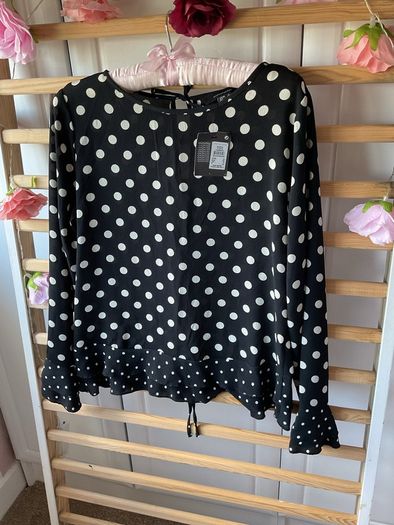 blouse Bnwt size 10 black & white polka dot top tie back detail