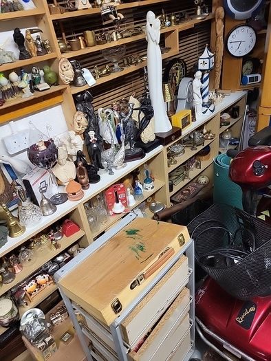 Vintage faro figurines