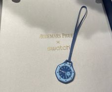 Swatch x AP Royal Pop Lan Ba