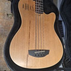 Beautiful Godin A4 Vintage Bass