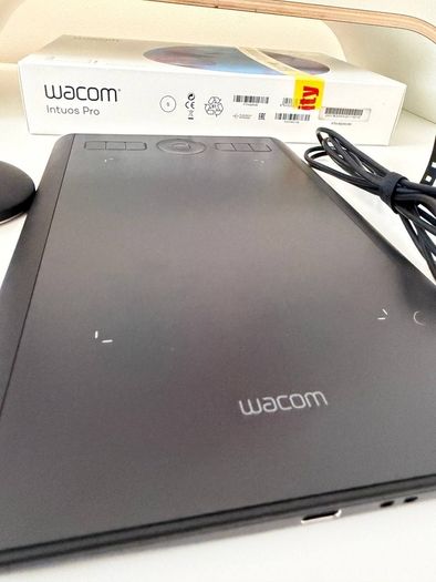Graphic Tablet Wacom Intuos Pro Medium PTH-660