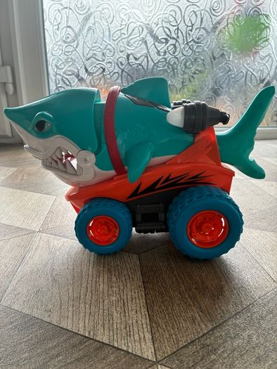 Adventure force chomp and cruise shark.