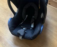 Maxi cosy car seat plus isofix base and zany zoo