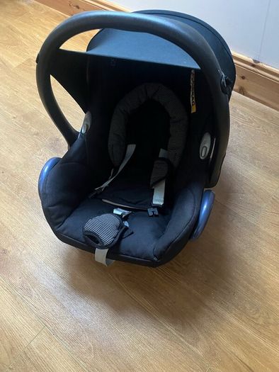 Maxi cosy car seat plus isofix base and zany zoo
