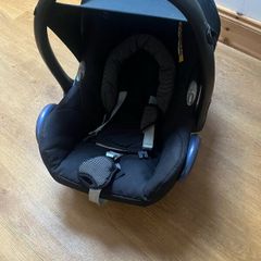 Maxi cosy car seat plus isofix base and zany zoo