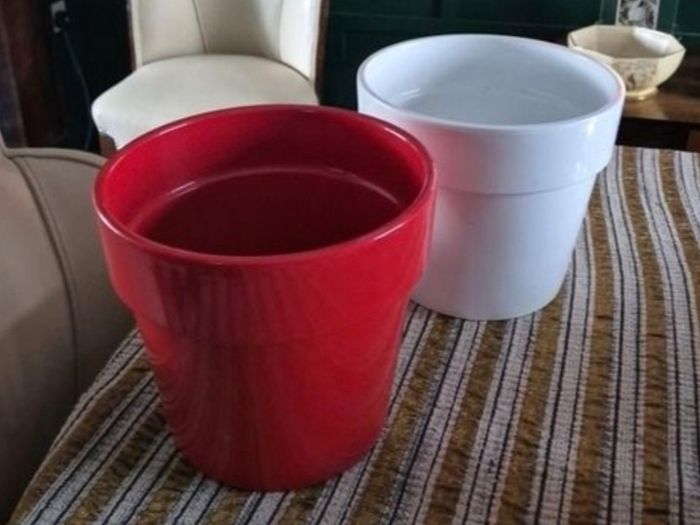 New A pair of 2 heavy Terracotta paint glazed plant pots