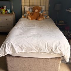 Single bed base and mattress