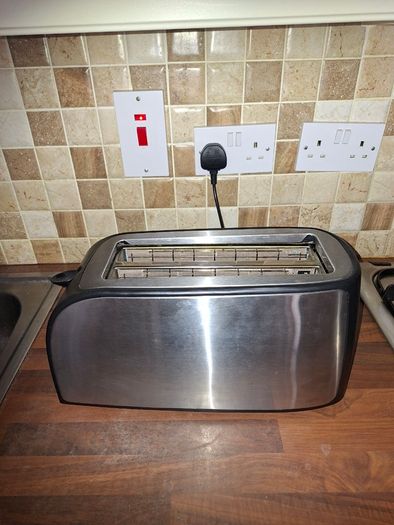 Cookworks XB8133 4 Slice Toaster with Defrost Function 1500W Stainless Steel