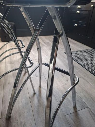 bar stool